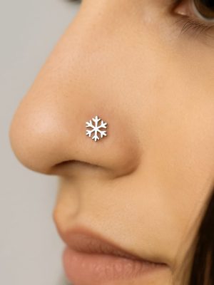 Sangria Women Stylish Snowflake Design Sterling Silver Piercing Nosepin